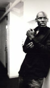 Роберт Окуму